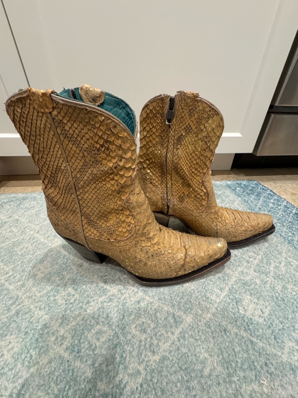 Corral women’s size 8.5 short python boots